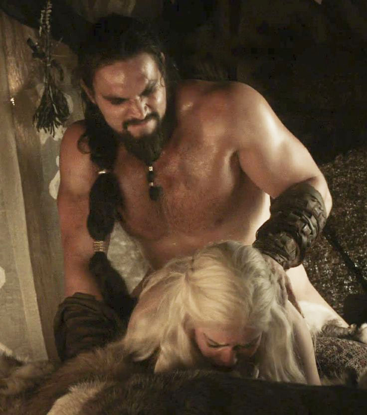 Khal Drogo usando sua meia rosa no Khal jr. 